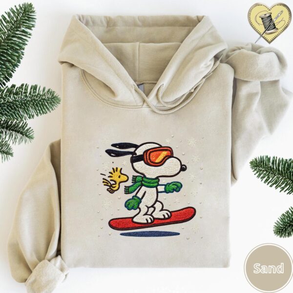 Embroidered Snoopy-Inspired Cute Dog on Snowboard Hoodie, Snoopy Dog Shirt, Peanuts Snowboarder Dog Sweater, Handmade Vintage Retro Pullover