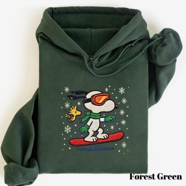Embroidered Snoopy-Inspired Cute Dog on Snowboard Hoodie, Snoopy Dog Shirt, Peanuts Snowboarder Dog Sweater, Handmade Vintage Retro Pullover
